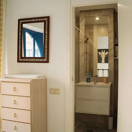 Διαμέρισμα Komodo House - Bright Beachfront Duplex With Parking, Pool & Gym Μαρμπέλλα