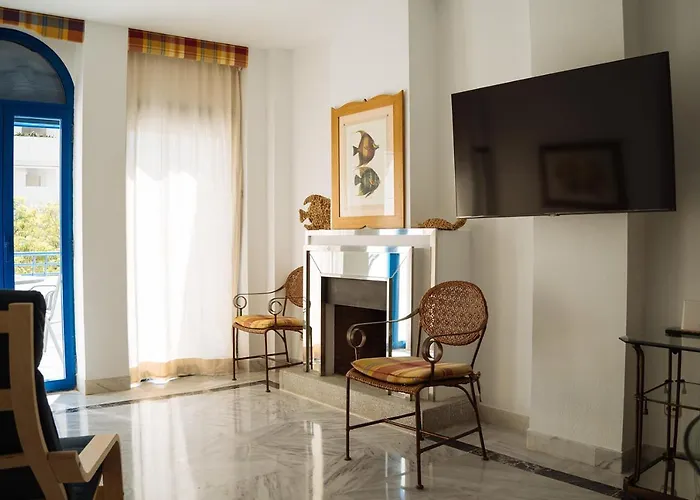 One&lux House - Bright Beachfront Duplex With Parking, Pool & Gym * 马尔韦利亚
