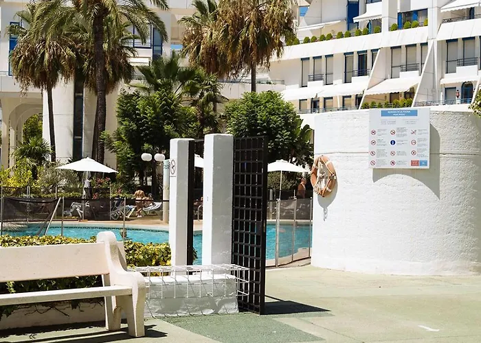 One&lux House - Bright Beachfront Duplex With Parking, Pool & Gym *