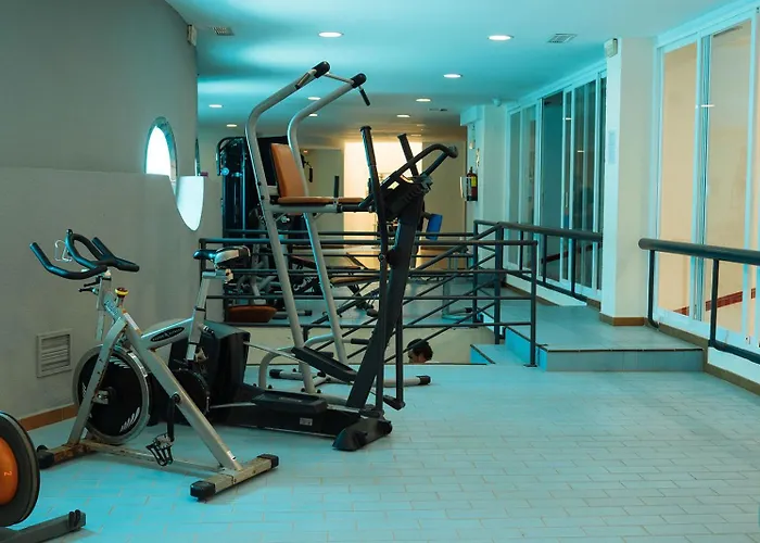 One&lux House - Bright Beachfront Duplex With Parking, Pool & Gym * 马尔韦利亚